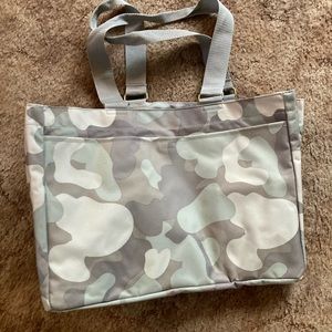 Thirty one camo bag